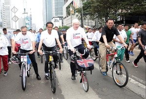 Ini Momen Ketika Jokowi Gowes Bareng Ahok dan Wali Kota London