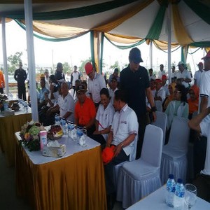Kompak Berseragam Putih, Menteri Rini dan Bos-bos BUMN Tanam 3.000 Pohon
