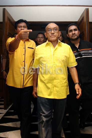 Diminta Ubah Gaya Kepemimpinan, Ini Jawaban Ical