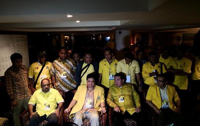 Airlangga Hartarto Mundur, Caketum Golkar Tinggal Ical Seorang