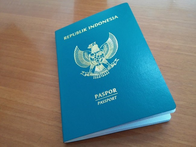 Mengulik Tampilan Cantik Paspor Baru Indonesia