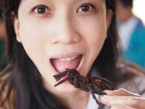 Kecoak & 6 Serangga yang Jadi Kuliner Ekstrem di Dunia (1)
