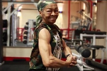 Willie Murphy, Nenek Super yang Ketagihan Angkat Dumbbell di Usia 77 Tahun