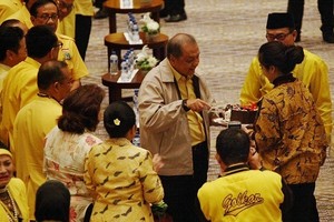 Surprise! MS Hidayat Dapat Kejutan Ultah ke-70 di Munas Golkar