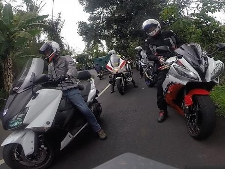 Brumm! Moge-moge Yamaha Keliling Pulau Bali