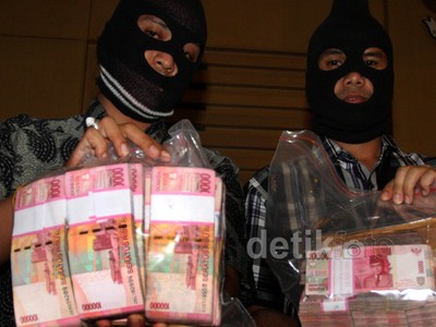 KPK Sita Uang Suap Ketua DPRD Bangkalan