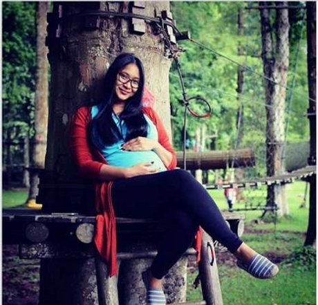 Happy Salma Pamer Perut Hamil di Instagram