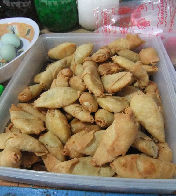 Nyam! Krenyes-krenyes Gurih Onde-onde dan Gandasturi Nyam! Krenyes-krenyes Gurih Onde-onde dan Gandasturi