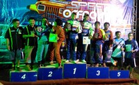 Rifat Sungkar menjuarai kelas 4 silinder Kejuaraan Nasional Speed Offroad 2014. Istimewa/Mitsubishi.