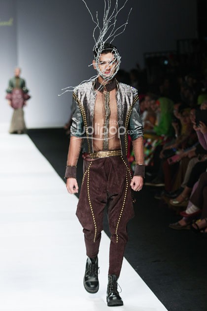 Fomalhaut Zamel 8 Infinite Capsule Collection Asosiasi Perancang Pengusaha Muda Indonesia. Jakarta Fashion Week 2015 at Senayan City. Jakarta. [Foto: Mohammad Abduh/Wolipop]