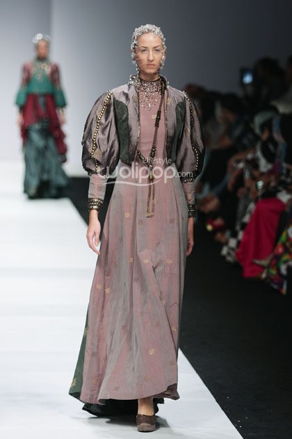 Fomalhaut Zamel 8 Infinite Capsule Collection Asosiasi Perancang Pengusaha Muda Indonesia. Jakarta Fashion Week 2015 at Senayan City. Jakarta. [Foto: Mohammad Abduh/Wolipop]