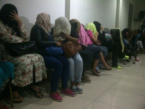 Petugas Imigrasi Amankan 19 PSK Asal Maroko di Puncak Bogor