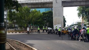 Banyak Polisi Berjaga-jaga di Jalanan, Pelanggar Lalu Lintas Ditilangi