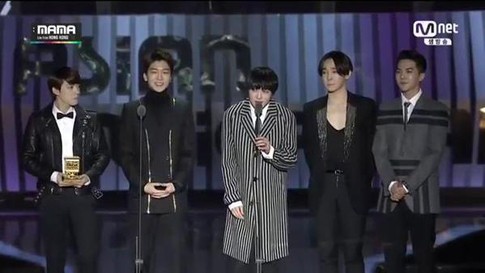 WINNER Menang Piala Best New Artist di MAMA 2014