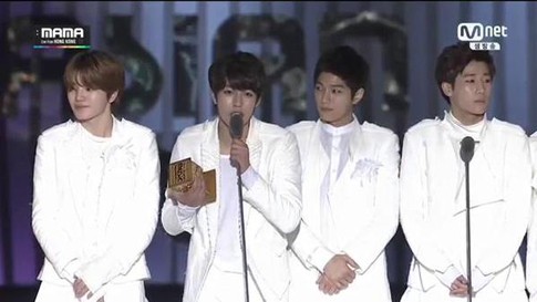 Infinite Menang Best Dance Performance Male Group Award di MAMA 2014