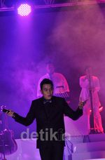 Menikmati Suara Merdu Tulus di 'Konser Gajah Tulus'