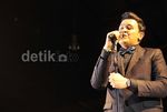 Menikmati Suara Merdu Tulus di 'Konser Gajah Tulus'