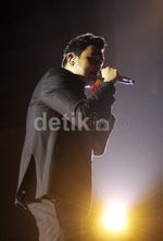 Menikmati Suara Merdu Tulus di 'Konser Gajah Tulus'