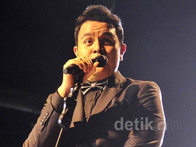 Menikmati Suara Merdu Tulus di Konser Gajah Tulus