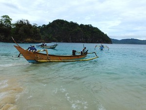 Teluk Hijau, yang Tersembunyi Bak Surga di Banyuwangi