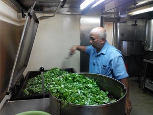 Seperti Ini Sibuknya Dapur di Kapal Pelni ke Anambas