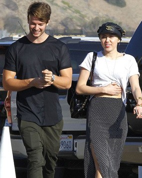 Anak Pacaran dengan Miley Cyrus, Maria Shriver Ikut Senang