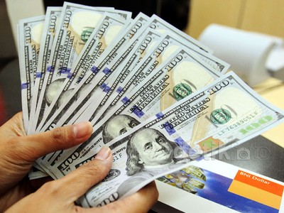 Dolar Perkasa di Rp 12.300