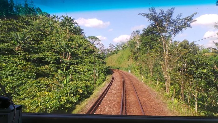Bangun Jalur Kereta Sampai Pemukiman Haji, Pemerintah Cari Utang Rp 7 Triliun