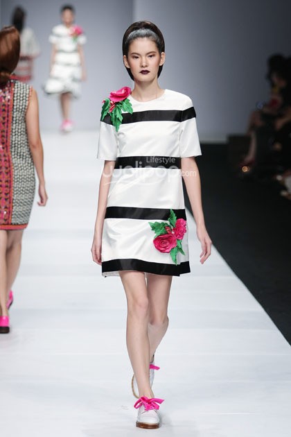 Gregorius Vici 8 Infinite Capsule Collection. Asosiasi Perancang Pengusaha Muda Indonesia. Jakarta Fashion Week 2015 at Senayan City. Jakarta. [Foto: Mohammad Abduh/Wolipop]