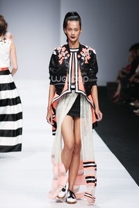 Gregorius Vici 8 Infinite Capsule Collection. Asosiasi Perancang Pengusaha Muda Indonesia. Jakarta Fashion Week 2015 at Senayan City. Jakarta. [Foto: Mohammad Abduh/Wolipop]