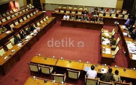 DPR Tunda Pemilihan Calon Pimpinan KPK hingga Januari 2015