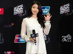 Sukses di MAMA 2014, IU Hadiahi Fans Lagu Baru