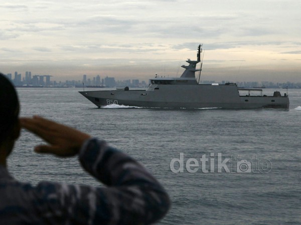 2 KRI Siap Patroli Di Perairan Anambas