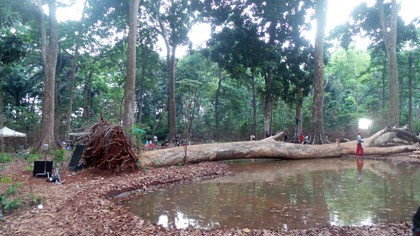 Comic 8 Hadapi Buaya di Tengah Hutan