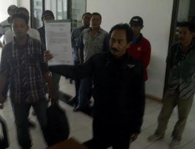 Anggota Dewan Selingkuh, Warga Malang Datangi Kantor DPRD