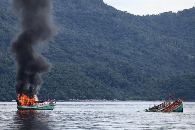 Begini Momen Dramatis Peledakan 3 Kapal Vietnam Pencuri Ikan