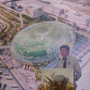 Tak Hanya Perhiasan Raksasa, Ada Air Terjun Juga di Bandara Changi