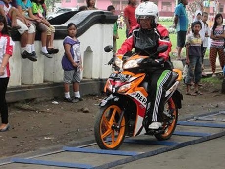 Di Riau Pembeli Motor Minta Dikirim Sesuai Primbon