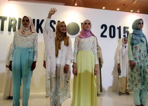 Ria Miranda Gandeng Desainer Jepang, Rilis Busana Muslim untuk 2015