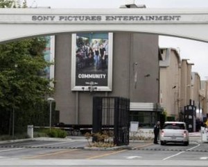 Tak Cuma Meretas, Hacker Teror Karyawan Sony