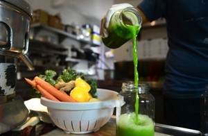 Benarkah Konsumsi Jus Detoks Bisa Membuang Racun Dalam Tubuh?