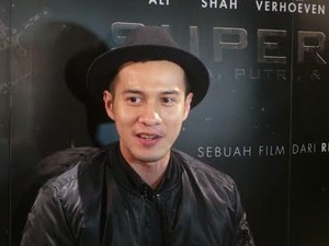 Junot Masih Tetap Puitis di Supernova: Ksatria, Puteri dan Bintang Jatuh