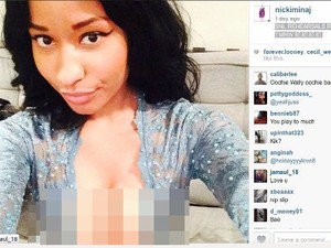 Selfie di Instagram, Payudara Nicki Minaj Tumpah
