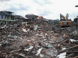 Ratusan Bangunan di Bantaran Kali Sunter Pulogadung Dirobohkan