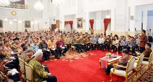Serahkan Anggaran 2015, Jokowi: Rapat di Kantor Saja!