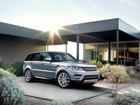 9 Mobil untuk Syuting Film James Bond Hilang Dicuri