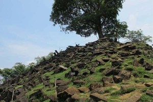 Yang Baru dari Gunung Padang: Wisata Astronomi & Lihat Bintang Jatuh