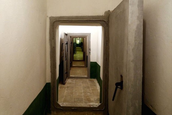 Bunker Super Rahasia Albania Dibuka Untuk Wisatawan