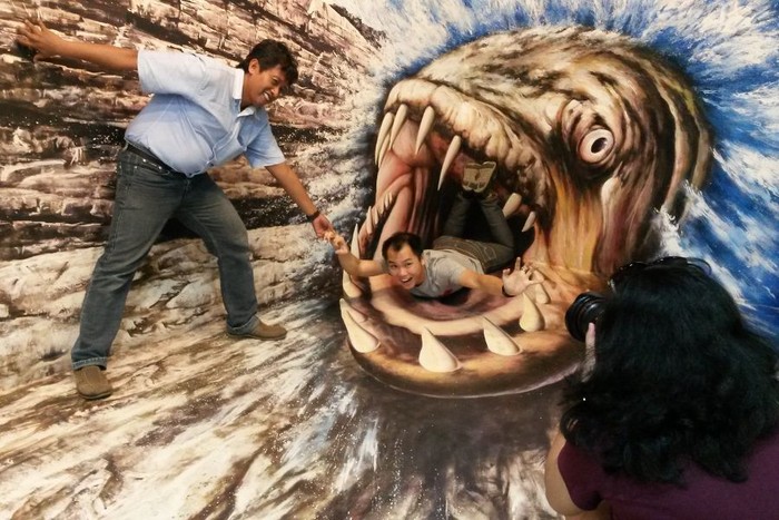 Turis Dimakan Ikan Monster di Trick Eye Museum Singapura