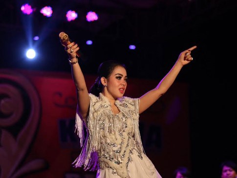 10 Ribu Orang Tonton Syahrini di Pesta Rakyat Singaraja Bali